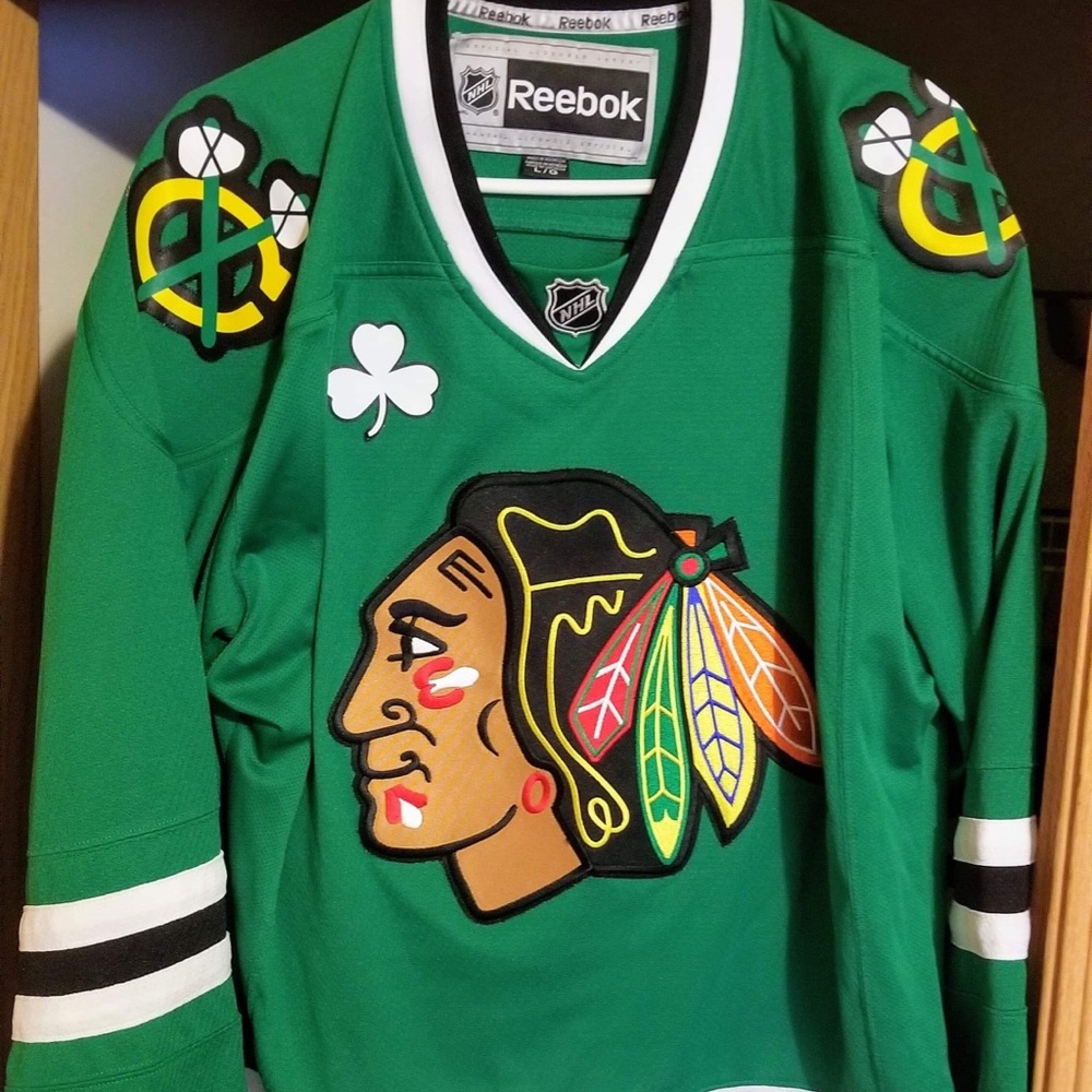 Reebok blackhawks jersey size large.